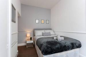 Winston House Stockton Central Workstays UK image two