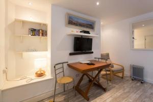 Seaside Hideaway - With parking Accommodation image 2 Seaside Hideaway - With parking image two