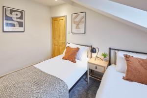 Host & Stay - Clifton House image two