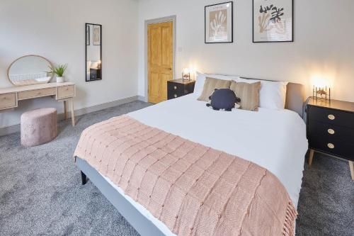 Host & Stay - Clifton House image three