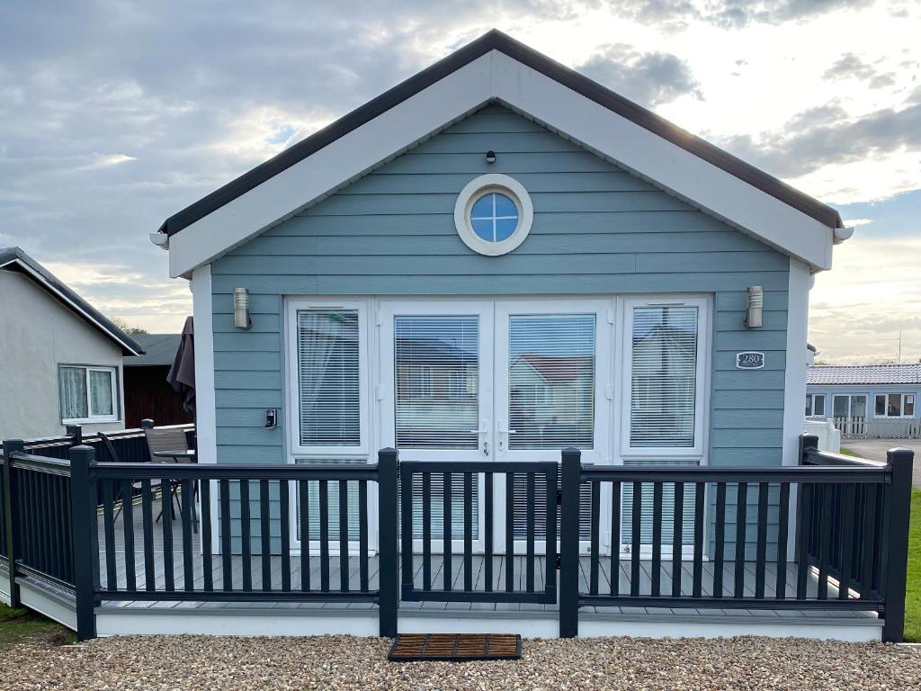 Chalet 280 image one