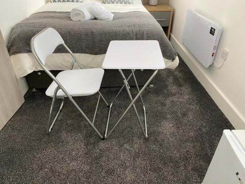 2A SPV Double En-suite Room image three