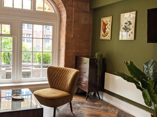 The Botanist's Hideout - Luxury Retreat with Parking image three