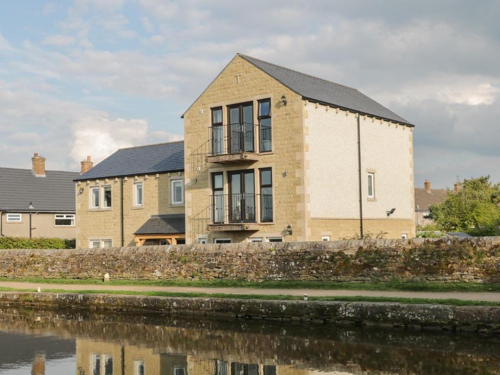 Lock View, Skipton image one