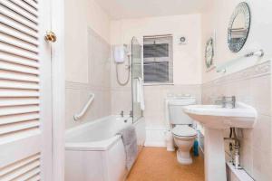 Dunsley Hall Country House Hotel Accommodation image 2 Dunsley