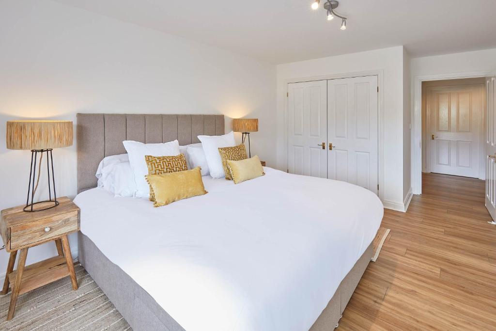 Host & Stay - Freshwater View image one