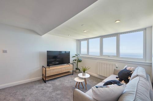 Host & Stay - Pier View Penthouse Accommodation image 3 Host & Stay - Pier View Penthouse image three