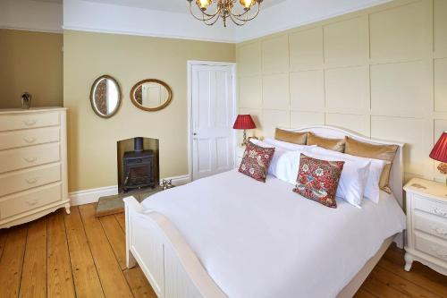 Host & Stay - Isla House image three