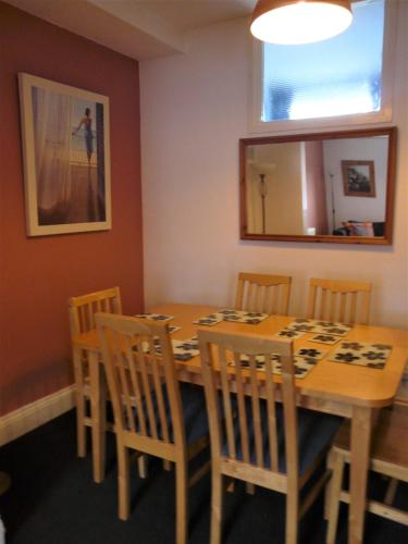 Apartment 3a Marina Holiday Apartments image two