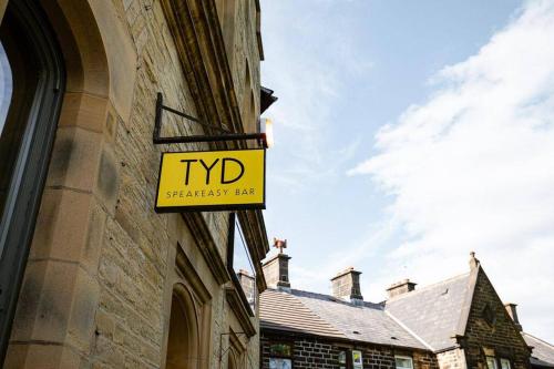 ST MARYS APARTMENT - One bedroom modern accommodation in charming market town in the Peak District, UK Accommodation image 2 ST MARYS APARTMENT - One bedroom modern accommodation in charming market town in the Peak District, UK image two