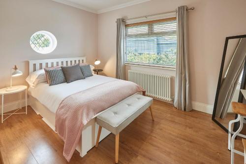 Host & Stay - Burnsyde Beach House image three