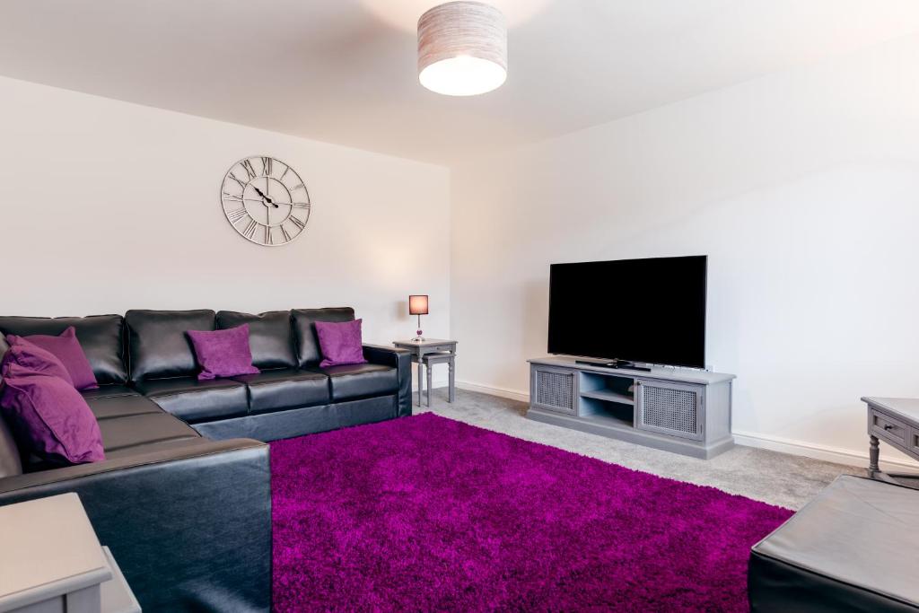 Oakley - Large, Elegant, Dog Friendly & Parking Accommodation image 1 Oakley - Large, Elegant, Dog Friendly & Parking image one