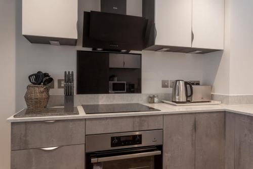 Luxurious 1 bed apartment with free parking Accommodation image 3 Luxurious 1 bed apartment with free parking image three