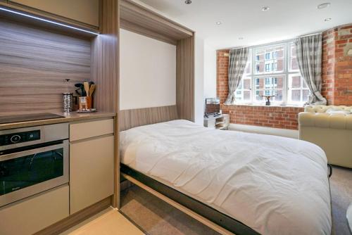 35 Cocoa Suites (parking included!) image three