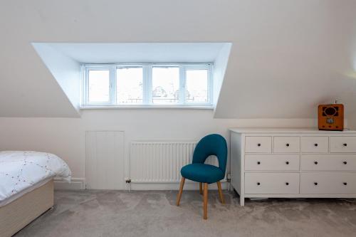Cosy 2 Bed Apartment - Close to Leeds Centre Accommodation image 3 Cosy 2 Bed Apartment - Close to Leeds Centre image three