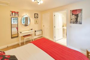 Host & Stay - Heron Cottage image two