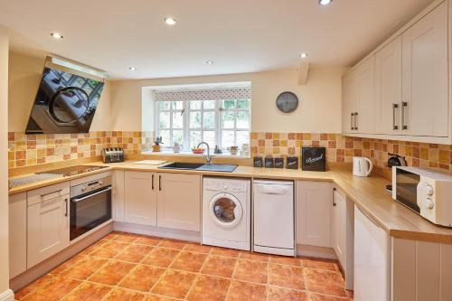 Host & Stay - Heron Cottage image three