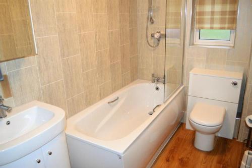 2 bed apartment image three