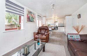 30 Fewster Way York image two