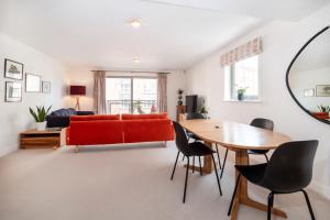 City Apartments - John Walker House image two