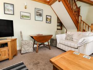 Lychgate Cottage image two