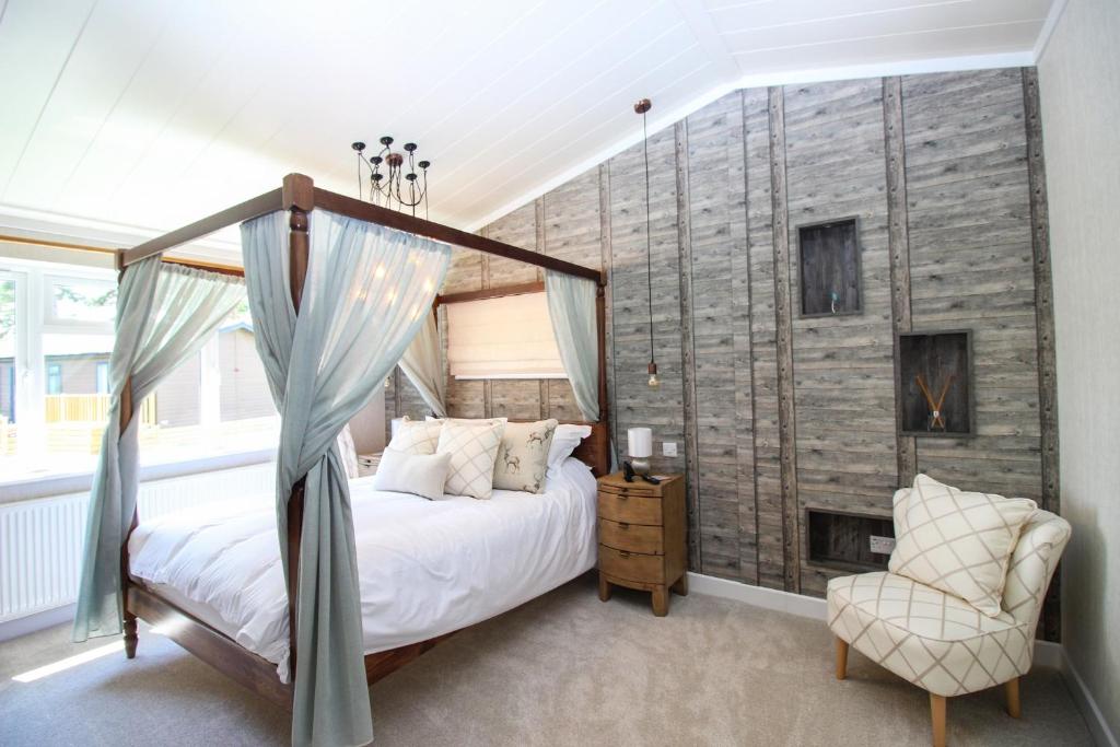 Hollicarrs - Kingfisher Lodge Accommodation image 1 Hollicarrs - Kingfisher Lodge image one