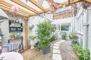 Host & Stay - Windsor Nook image two
