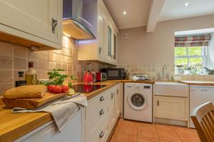 West Shaw Cote Cottage image two