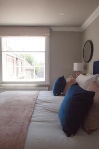 10 Bootham House - luxury city centre apartment image two