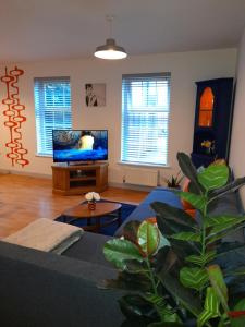 Ideal Apartment - Sleeps 6 - Parking Accommodation image 2 Ideal Apartment - Sleeps 6 - Parking image two