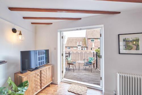 Host & Stay - Abbey View Cottage image three