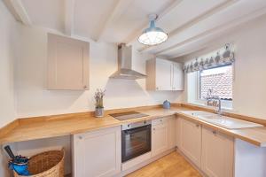 Host & Stay - Abbey View Cottage image two