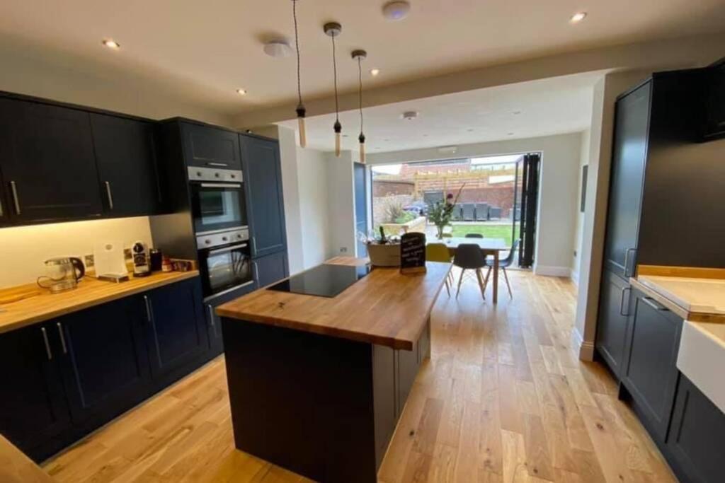 WESTREACH Filey - a 4 Bedroom, all en-suite sleep 8 Townhouse Accommodation image 1 WESTREACH Filey - a 4 Bedroom, all en-suite sleep 8 Townhouse image one