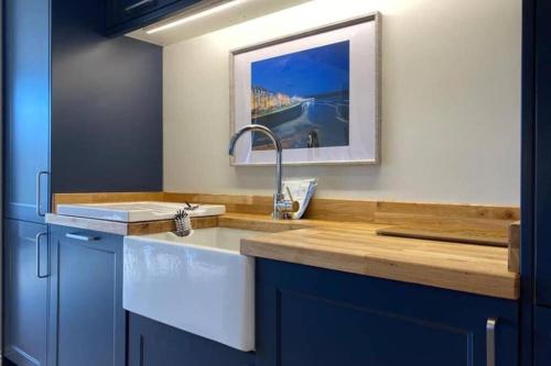 WESTREACH Filey - a 4 Bedroom, all en-suite sleep 8 Townhouse Accommodation image 3 WESTREACH Filey - a 4 Bedroom, all en-suite sleep 8 Townhouse image three
