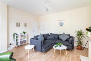 Pass the Keys 2 Bed with Garden Parking and York Minster views image two