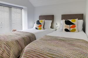 Host & Stay - Beam End Cottage image two