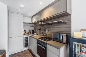 Chic one bed apartment- City Living in converted Cocoa Warehouse York PARKING image two