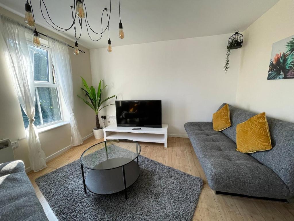Modern 4BR Apartment in Great Location image one