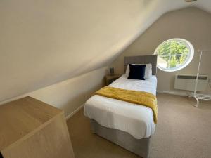 Modern 4BR Apartment in Great Location image two