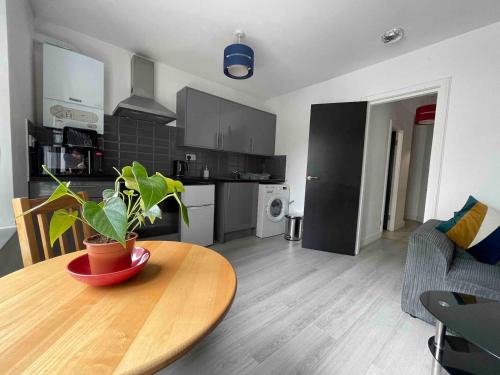 Practical Apartment in Prime Location Accommodation image 3 Practical Apartment in Prime Location image three