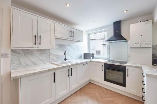 Host & Stay - Whitby Heights image three