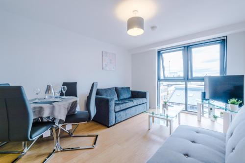 ✰OnPoint - MODERN 2 Bed Apartment Close To Centre✰ Accommodation image 3 ✰OnPoint - MODERN 2 Bed Apartment Close To Centre✰ image three