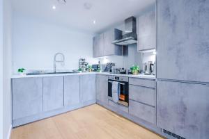 ✰OnPoint - MODERN 2 Bed Apartment Close To Centre✰ Accommodation image 2 ✰OnPoint - MODERN 2 Bed Apartment Close To Centre✰ image two