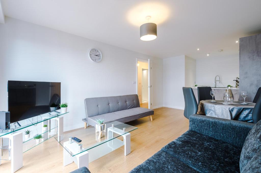 ✰OnPoint - MODERN 2 Bed Apartment Close To Centre✰ Accommodation image 1 ✰OnPoint - MODERN 2 Bed Apartment Close To Centre✰ image one