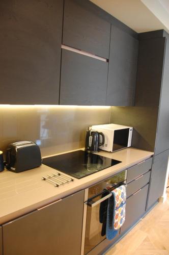 City Centre Garden view getaway for 2 FREE ONSITE PARKING image three