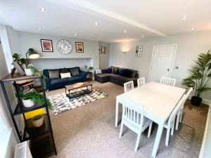 South cliff Apartment with Garden image two