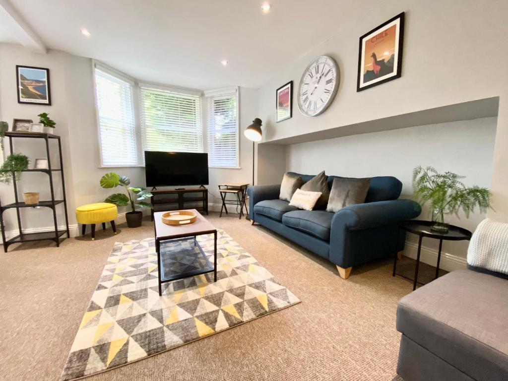South cliff Apartment with Garden image one