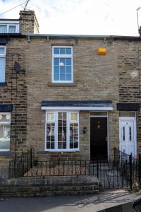 Beautiful 3 Bedroom house - Sleeps 5 Free parking Accommodation image 1 Beautiful 3 Bedroom house - Sleeps 5 Free parking image one