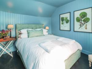 Foxglove Cottage image two