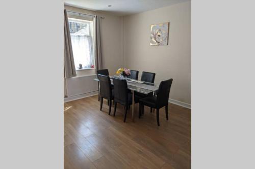 Modern holiday let in Skipton, North Yorkshire Accommodation image 3 Modern holiday let in Skipton, North Yorkshire image three
